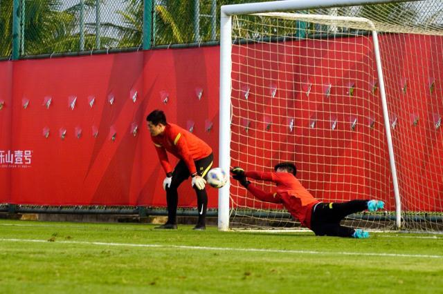 半岛体育-国字号热身赛：刘洋高天意建功 大哥两球胜U23国足