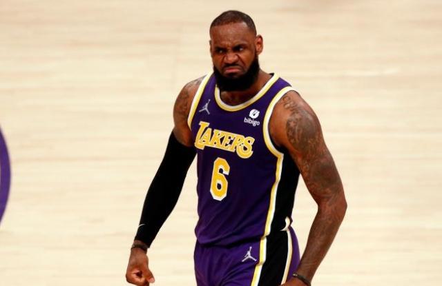 半岛体育官网-詹姆斯湖人开始拉扯？东部某GM：他想让佩林卡出局