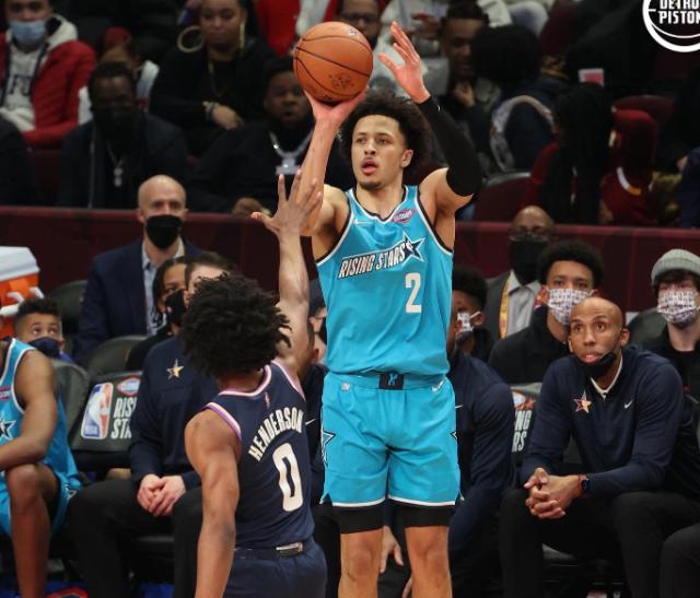 半岛体育-巴里队获得新秀挑战赛冠军 坎宁安斩获全场MVP