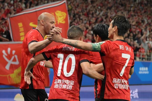 半岛体育-成都蓉城如何炼成“不放弃”的韧性 ？韦世豪：今年比去年更有信心